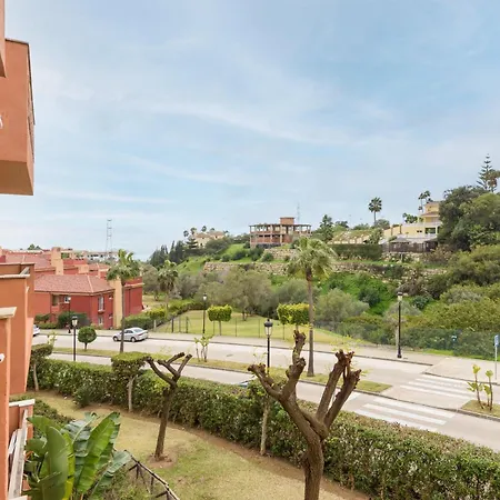 Stylish 2-bed With Large Terrace & Pool