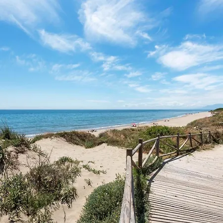 Appartamento Stylish 2-bed With Large Terrace & Pool