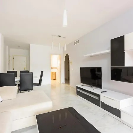 Stylish 2-bed With Large Terrace & Pool