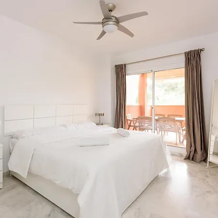 公寓 Stylish 2-bed With Large Terrace & Pool *