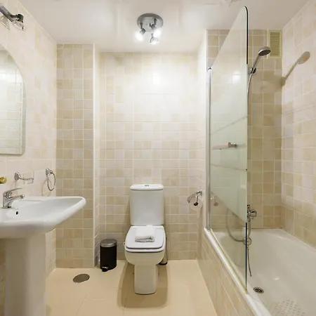 Stylish 2-bed With Large Terrace & Pool *