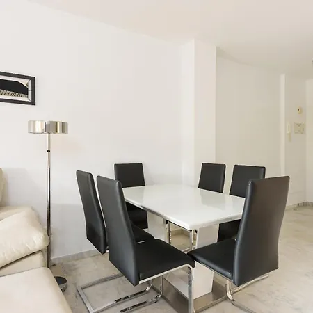 公寓 Stylish 2-bed With Large Terrace & Pool