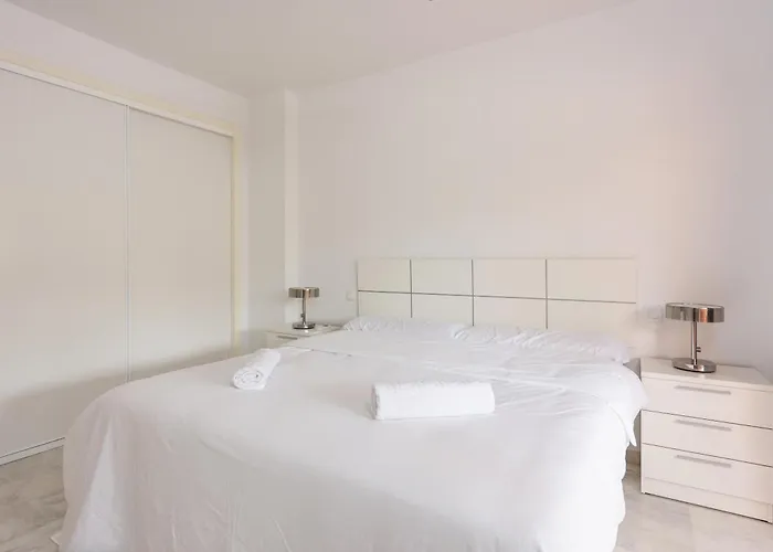 アパート Stylish 2-bed With Large Terrace & Pool *