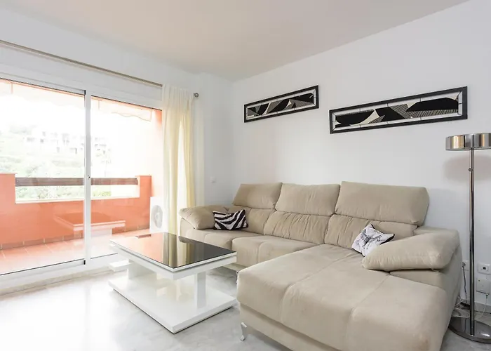 Stylish 2-bed With Large Terrace & Pool