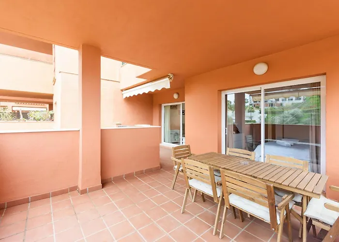 アパート Stylish 2-bed With Large Terrace & Pool マルベーリャ