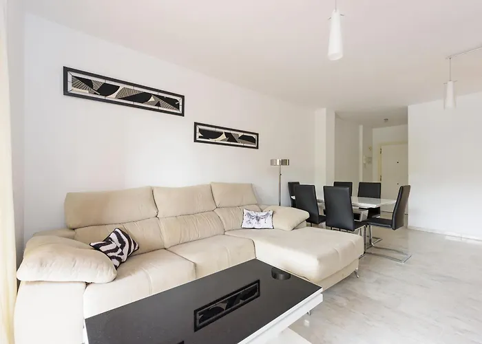 Stylish 2-bed With Large Terrace & Pool * Marbella