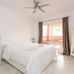 Apartamento Stylish 2-bed With Large Terrace & Pool *