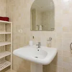 Apartamento Stylish 2-bed With Large Terrace & Pool