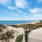 Apartamento Stylish 2-bed With Large Terrace & Pool