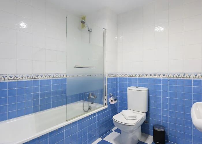 Stylish 2-bed With Large Terrace & Pool * 马尔韦利亚