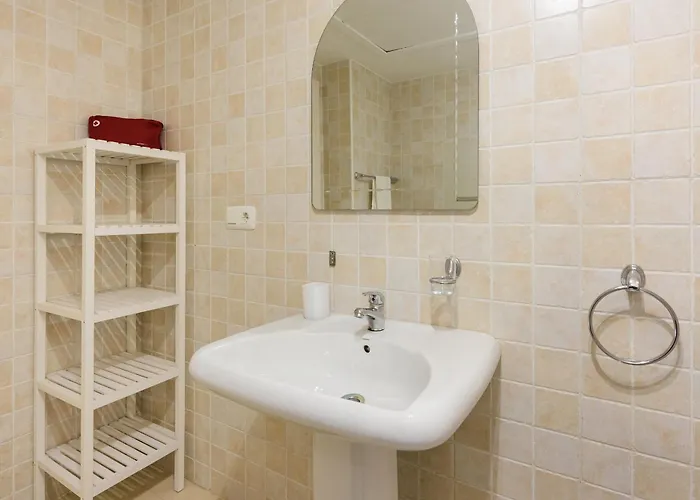 公寓 Stylish 2-bed With Large Terrace & Pool
