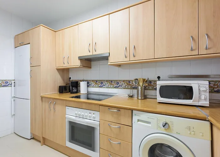 Stylish 2-bed With Large Terrace & Pool 公寓 马尔韦利亚