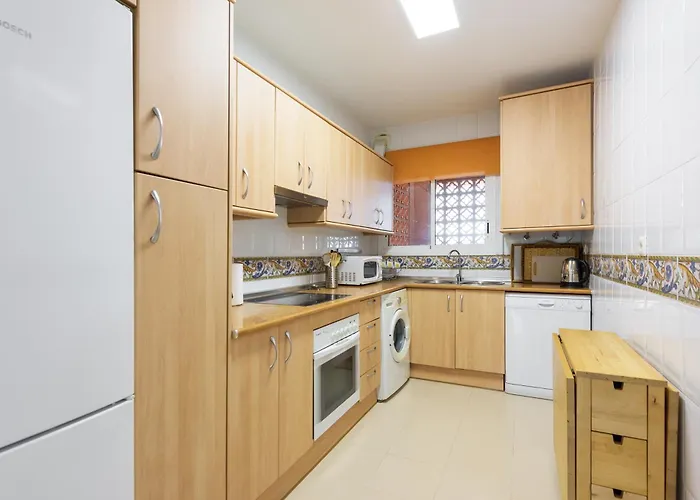 Stylish 2-bed With Large Terrace & Pool * 马尔韦利亚